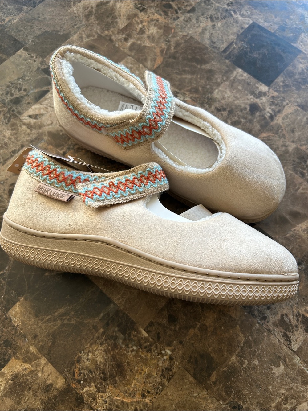 NWT 🆕 Women’s Muk Luks Cream Mary Jane Slippers with Adjustable Strap size 5-6